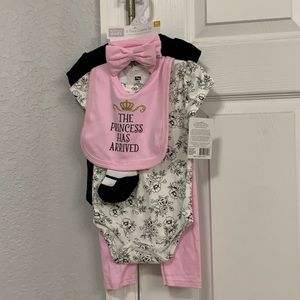 6 piece 3-6 month old girl clothing set